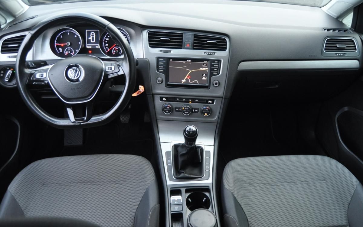 volkswagen-golf-variant-2017-diesel-1598cc