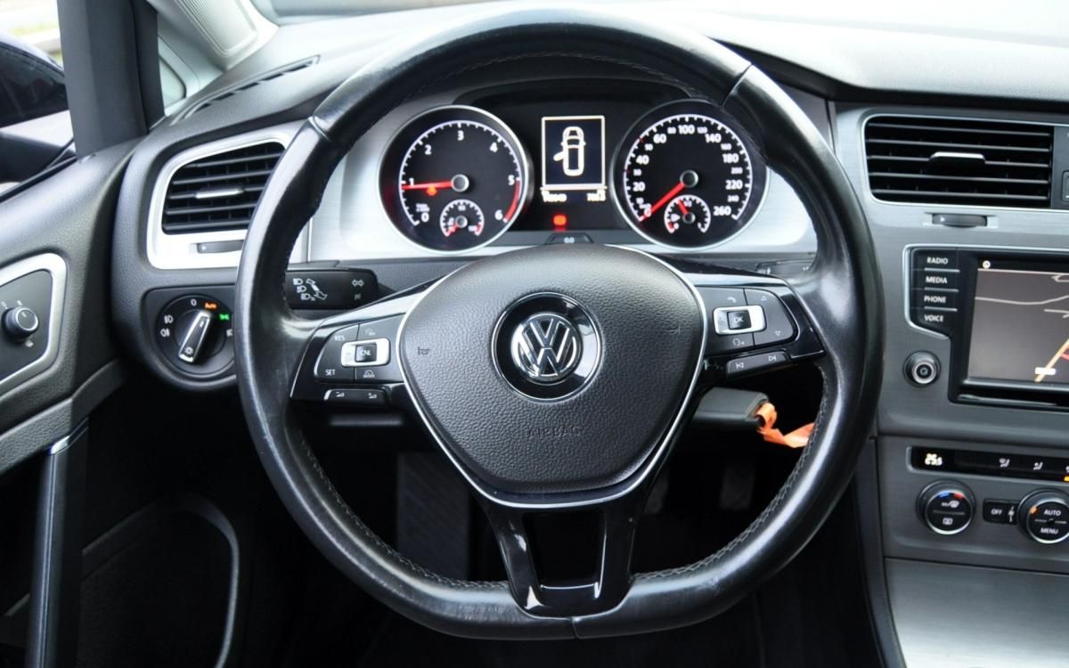 volkswagen-golf-variant-2017-diesel-1598cc
