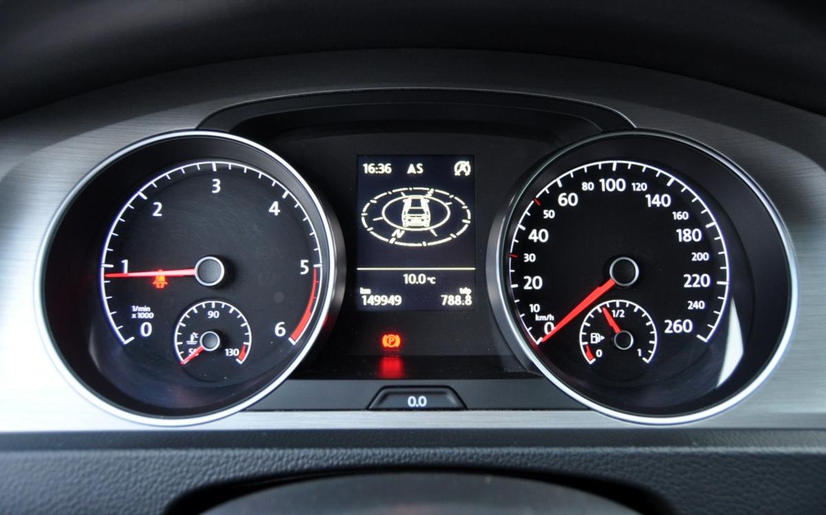 volkswagen-golf-variant-2017-diesel-1598cc