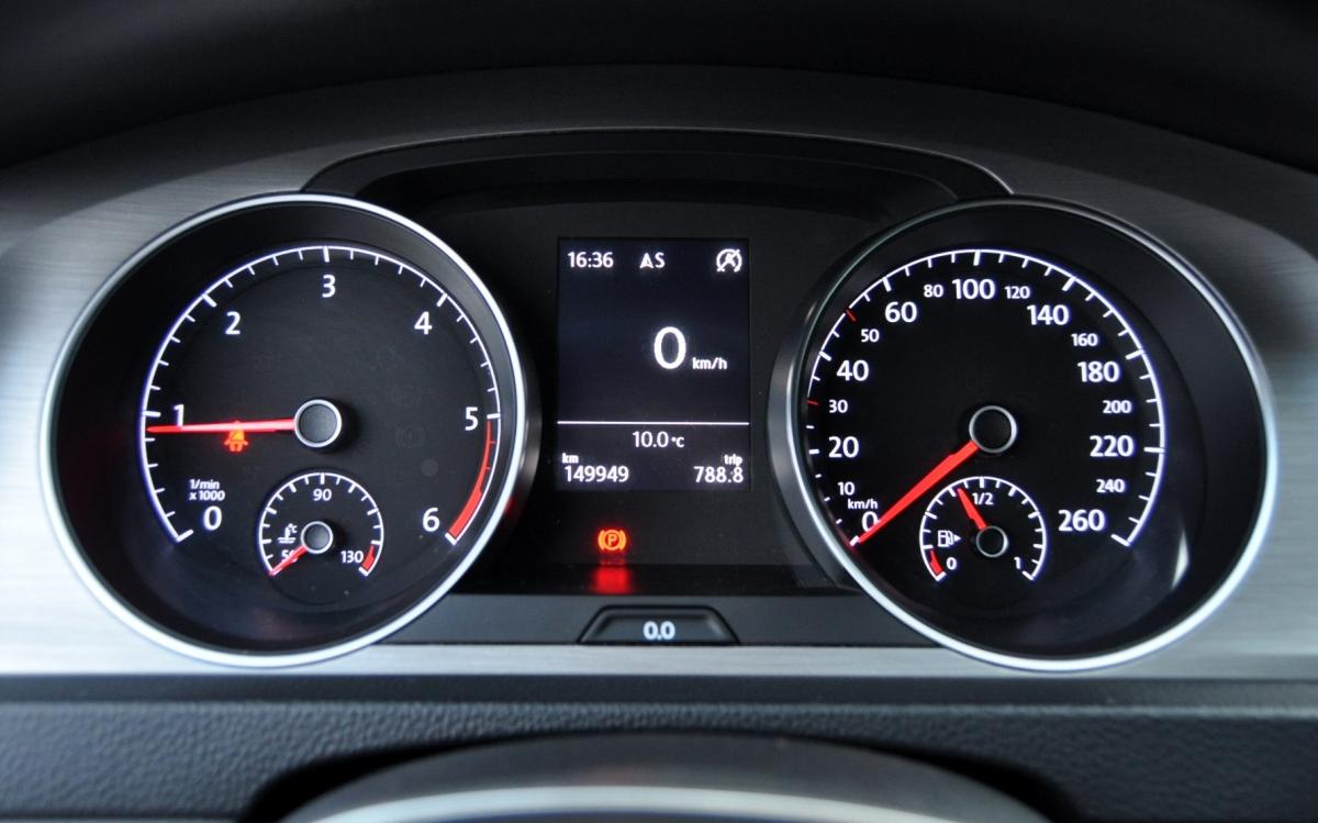 volkswagen-golf-variant-2017-diesel-1598cc