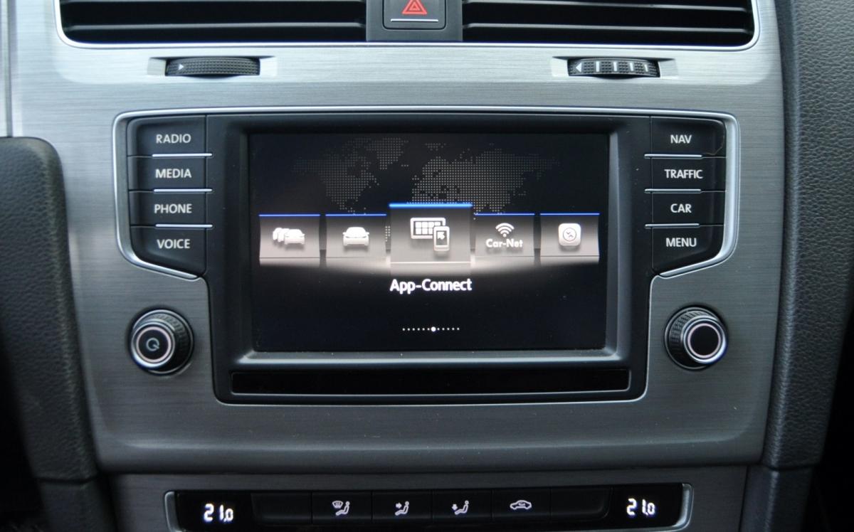 volkswagen-golf-variant-2017-diesel-1598cc
