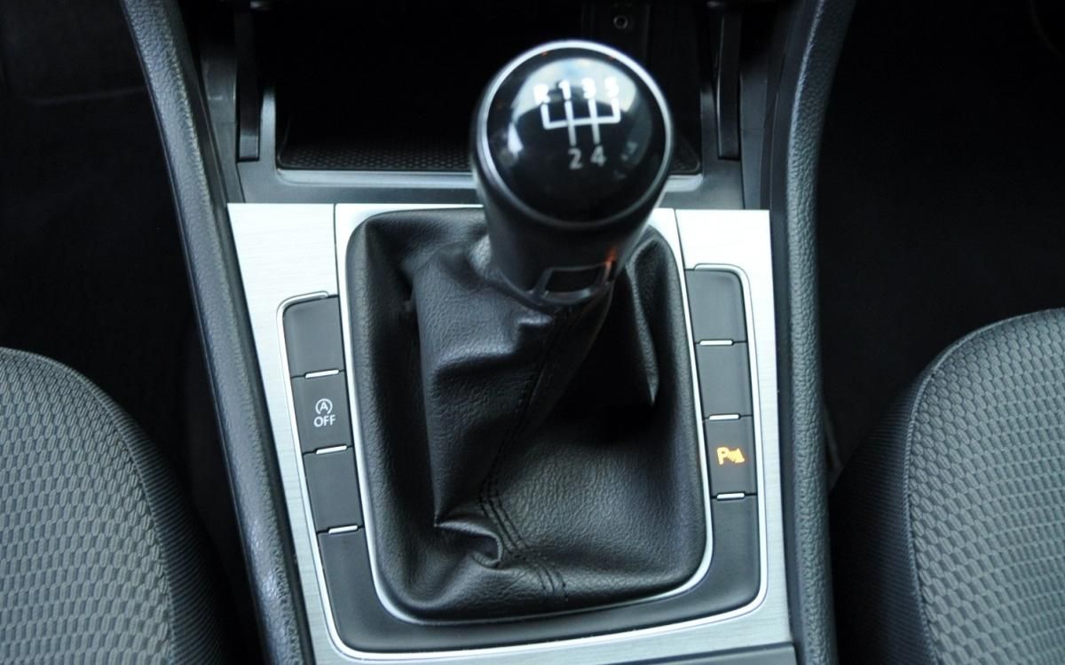 volkswagen-golf-variant-2017-diesel-1598cc