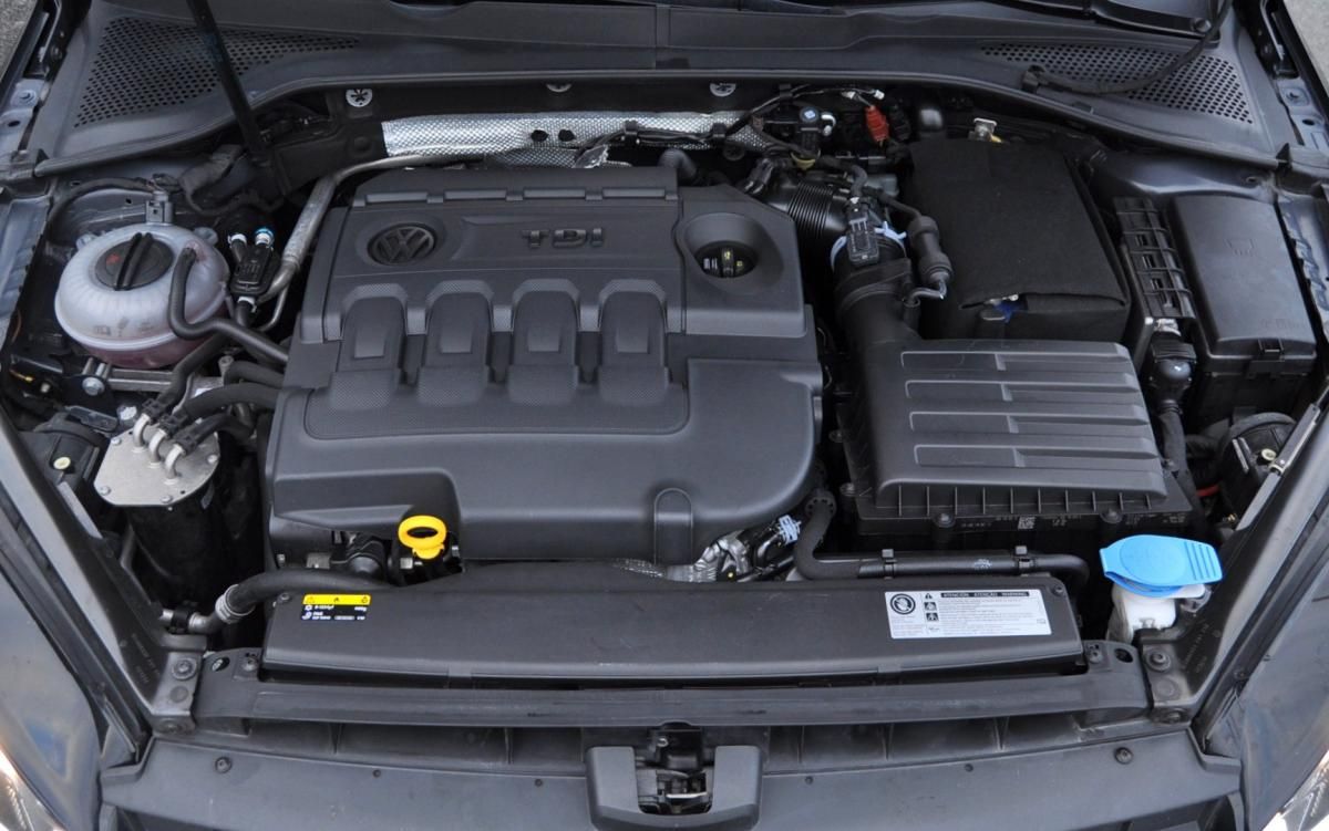 volkswagen-golf-variant-2017-diesel-1598cc