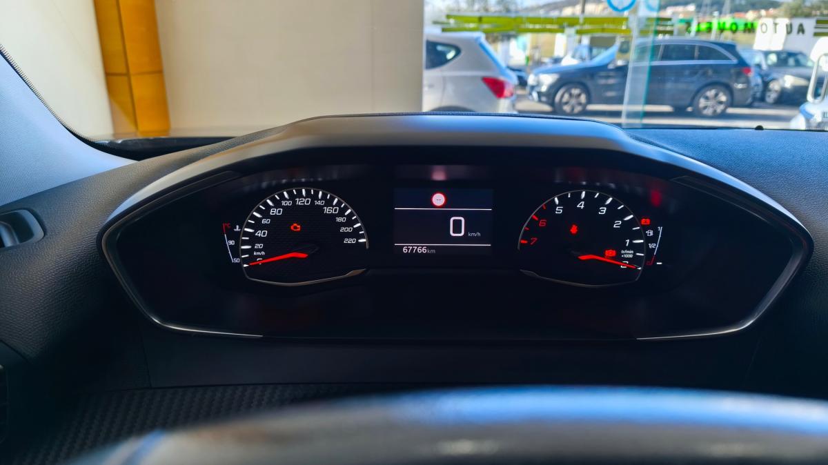 peugeot-2008-2022-gasolina-1199cc