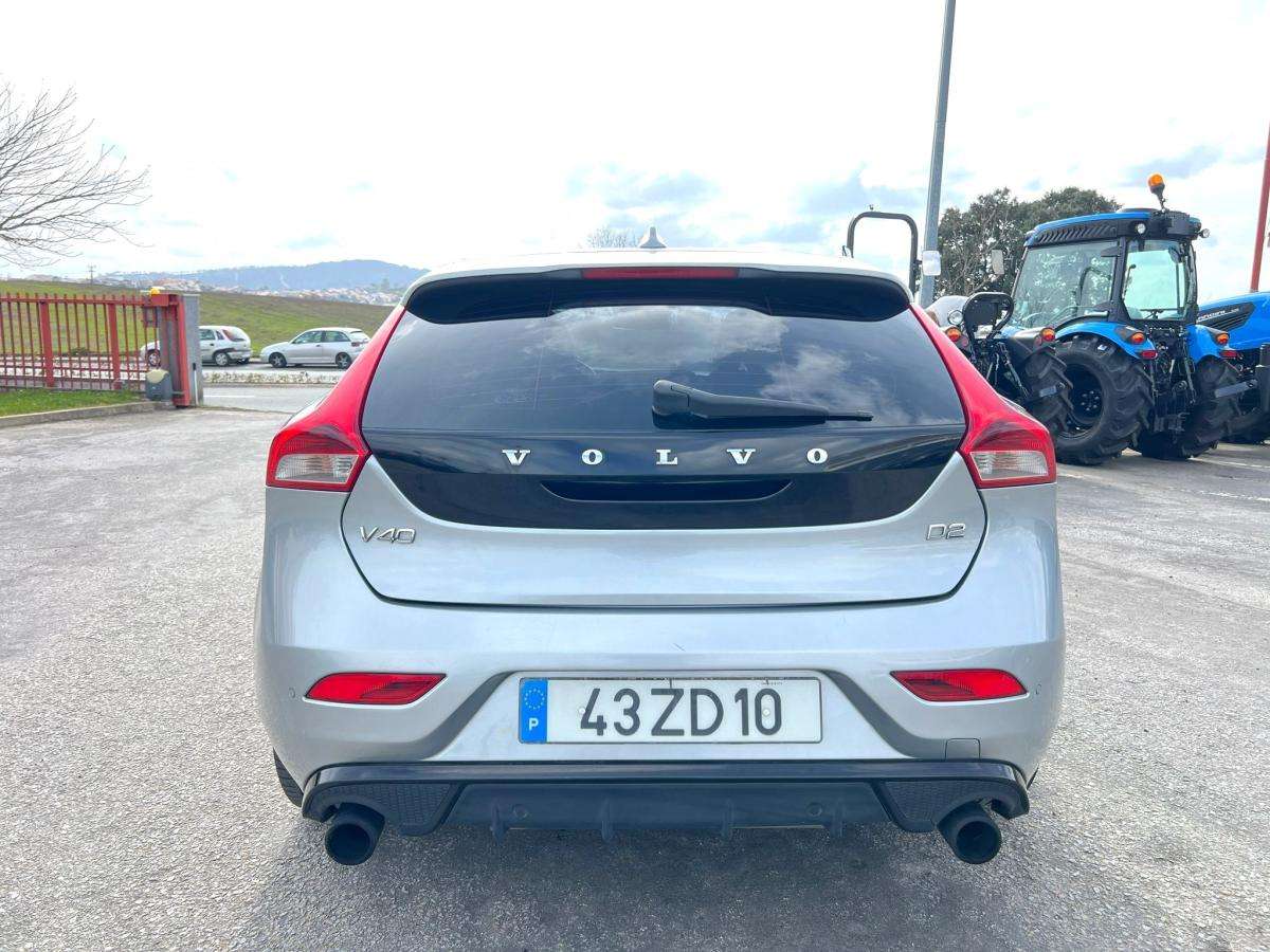 volvo-v40-2013-diesel-1560cc