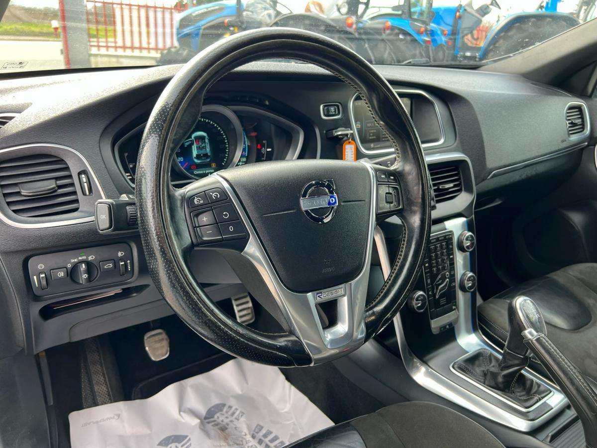 volvo-v40-2013-diesel-1560cc
