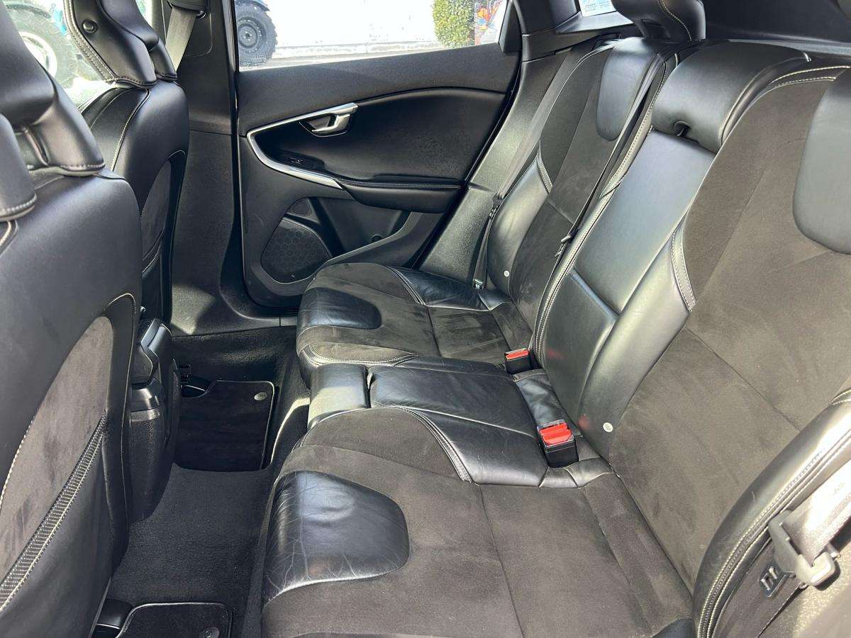 volvo-v40-2013-diesel-1560cc
