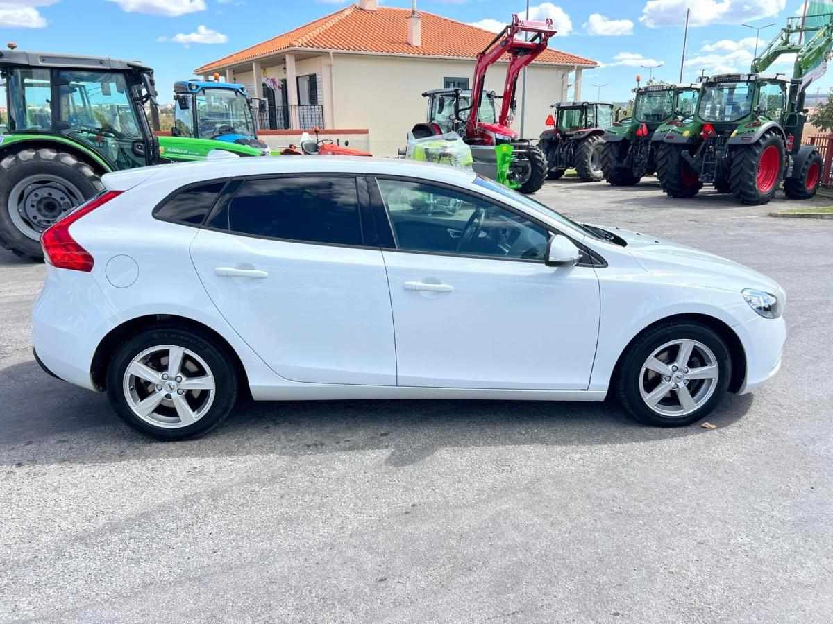 volvo-v40-2017-diesel-1969cc