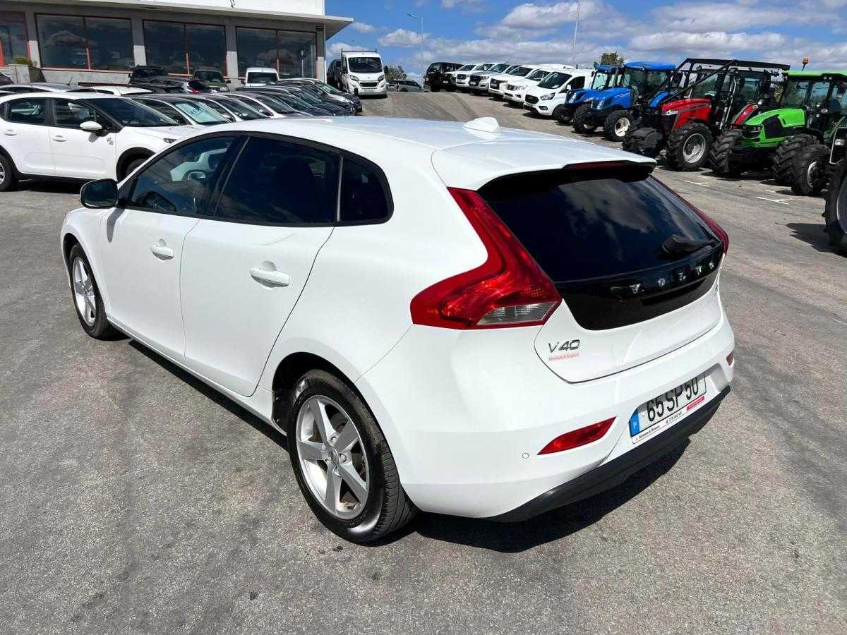volvo-v40-2017-diesel-1969cc
