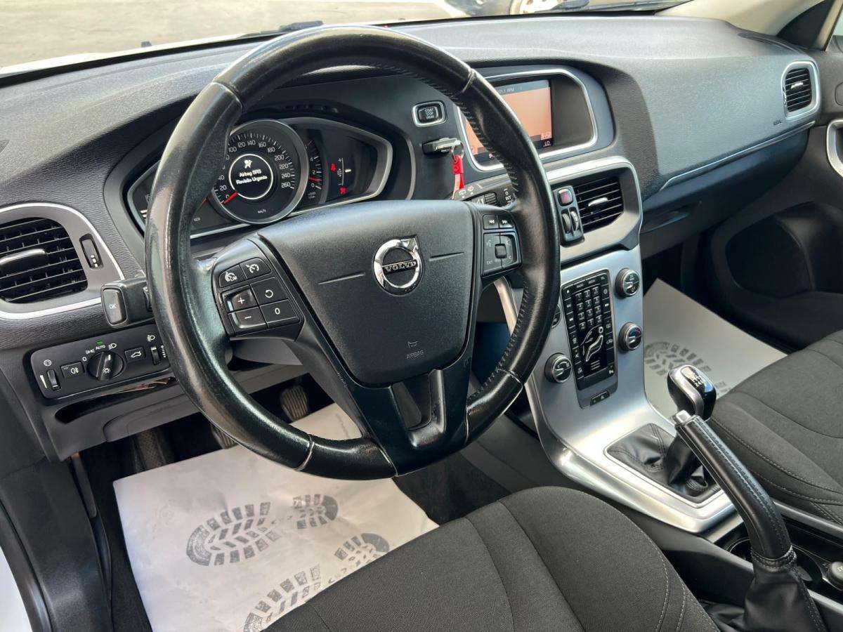 volvo-v40-2017-diesel-1969cc