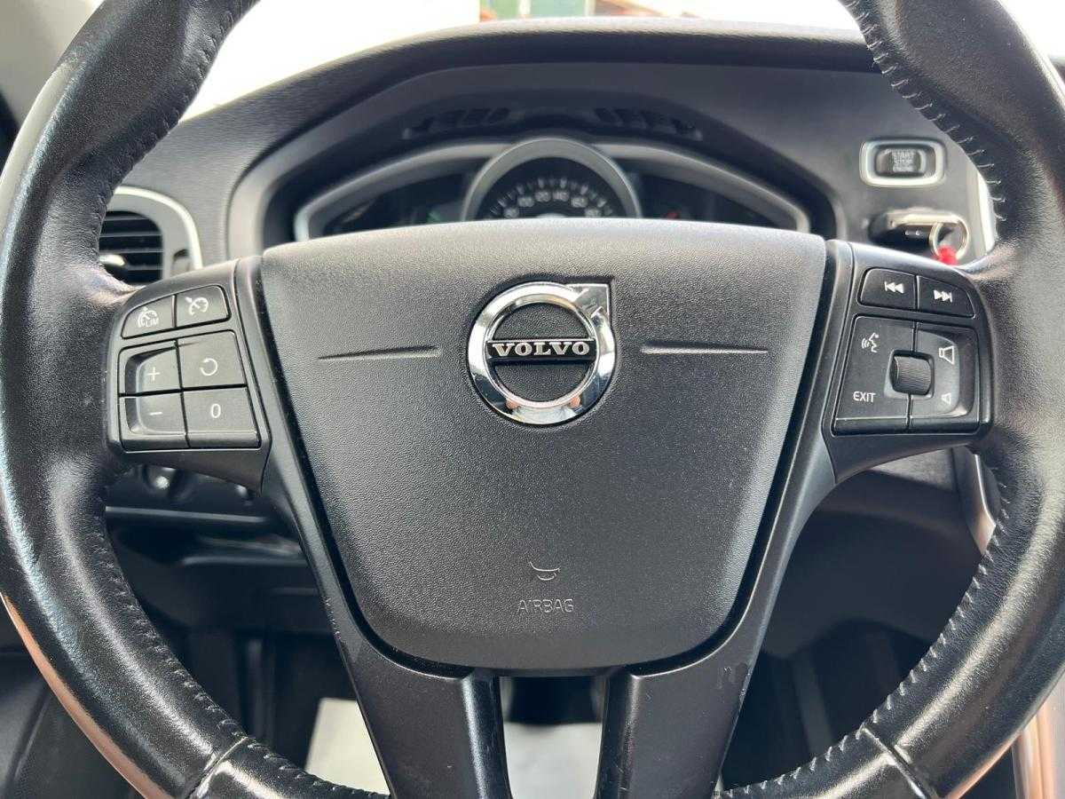 volvo-v40-2017-diesel-1969cc