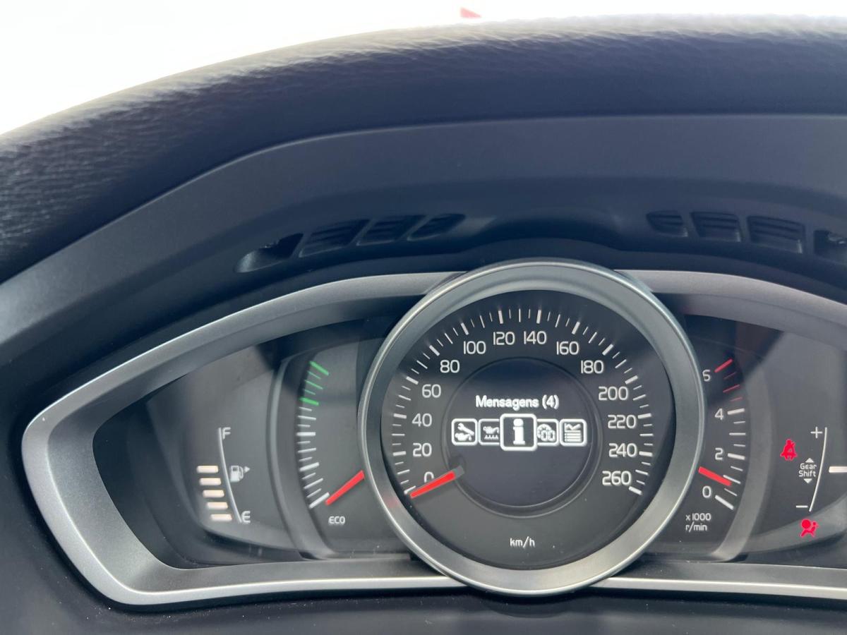 volvo-v40-2017-diesel-1969cc
