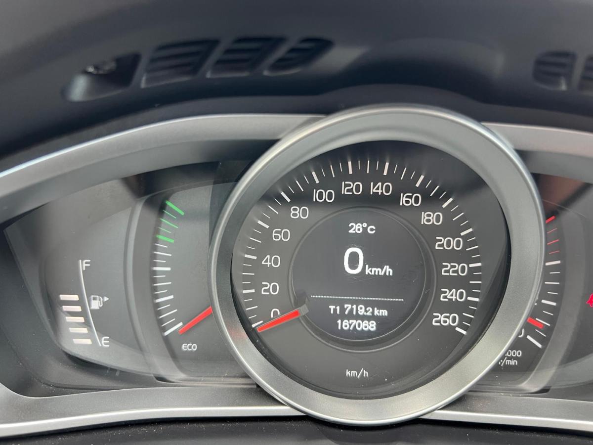 volvo-v40-2017-diesel-1969cc