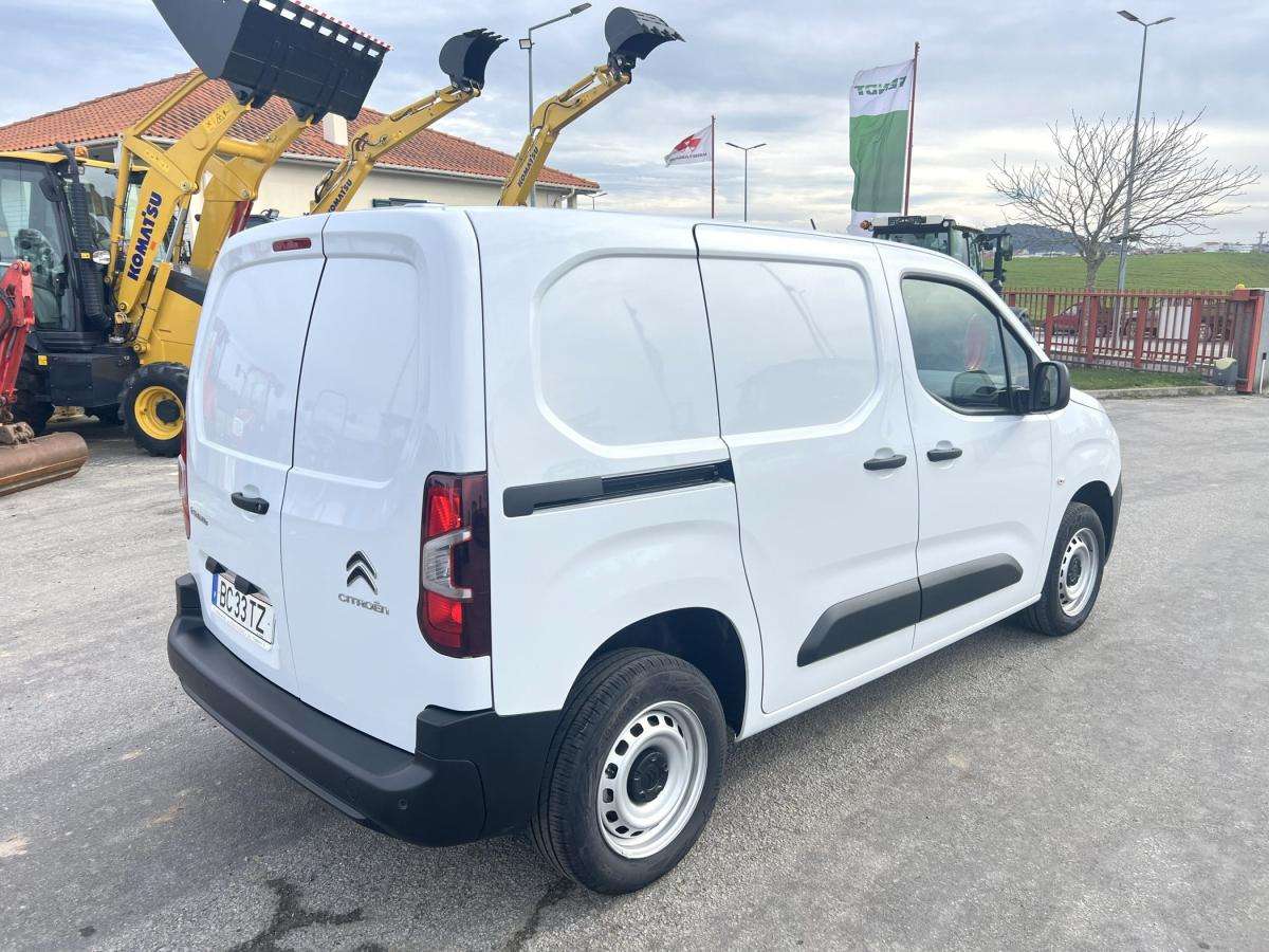 citroen-berlingo-2023-diesel-1499cc