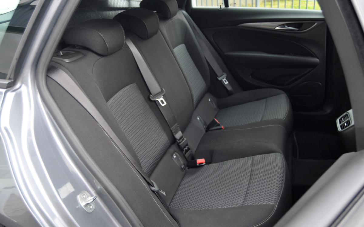 opel-insignia-sports-tourer-2021-diesel-1496cc