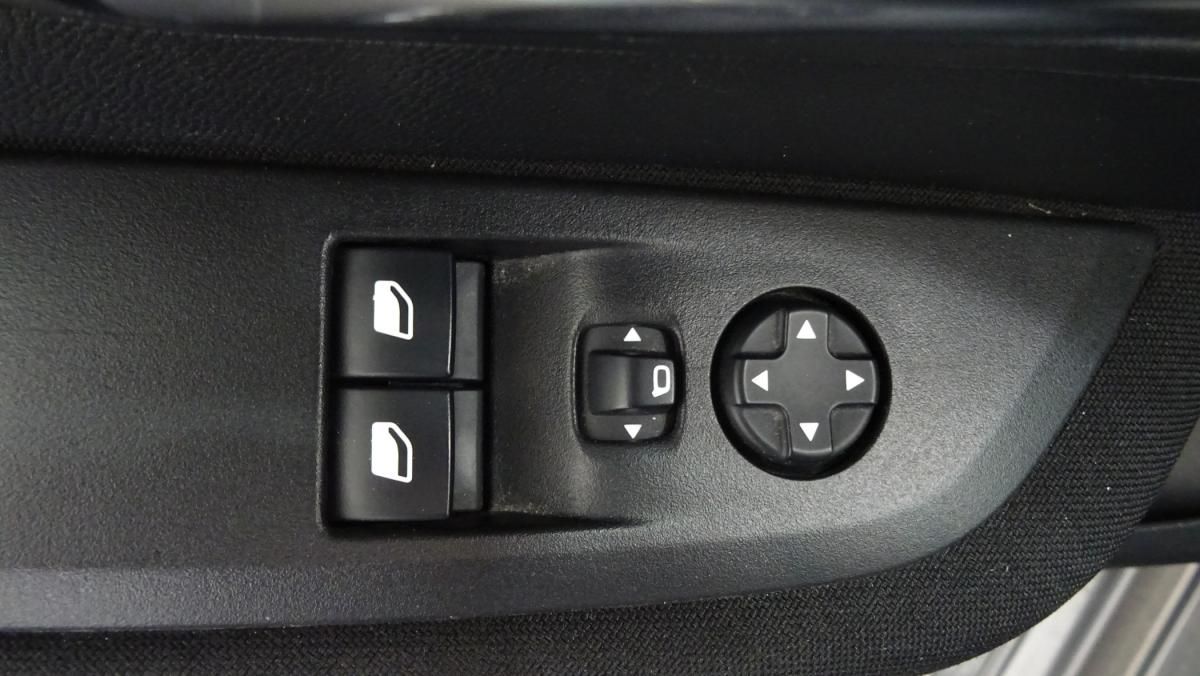 peugeot-208-2021-gasolina-1199cc
