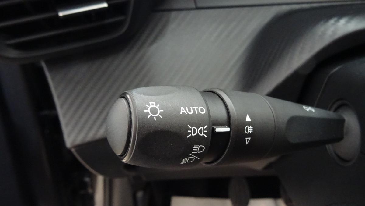 peugeot-208-2021-gasolina-1199cc