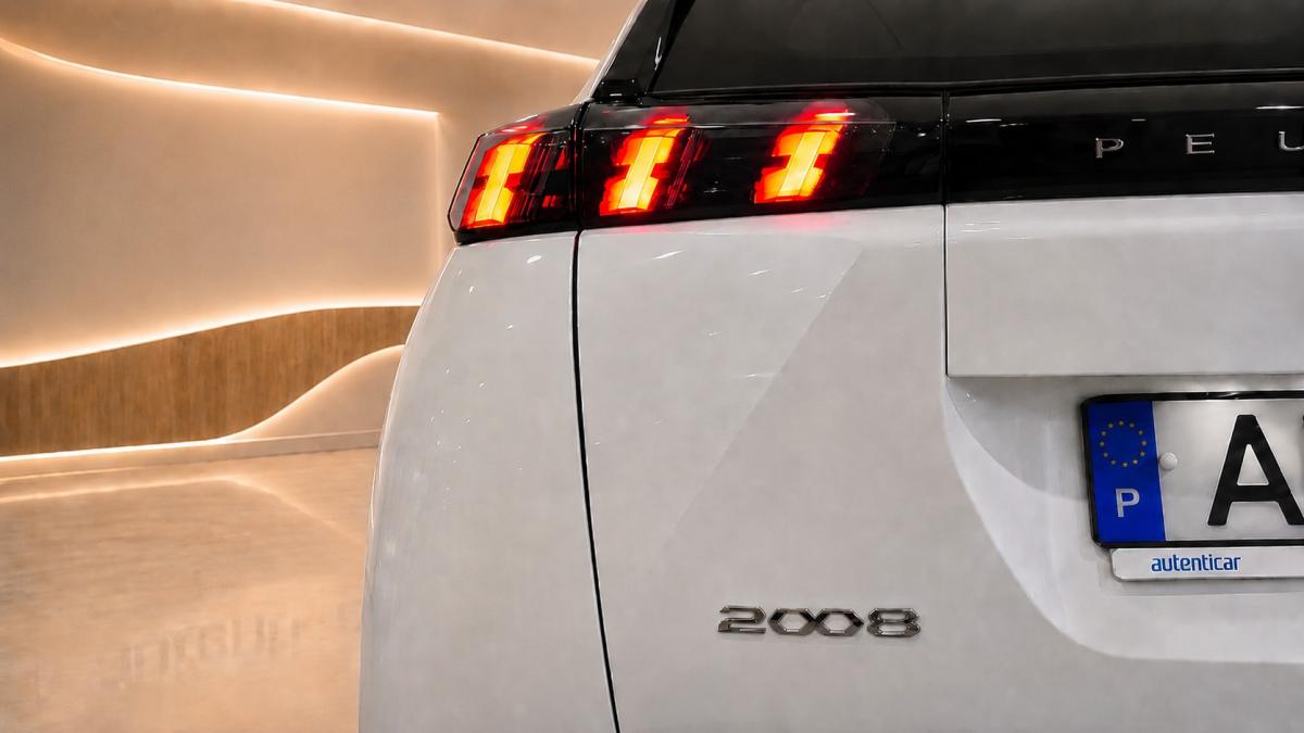 peugeot-2008-2022-diesel-1499cc