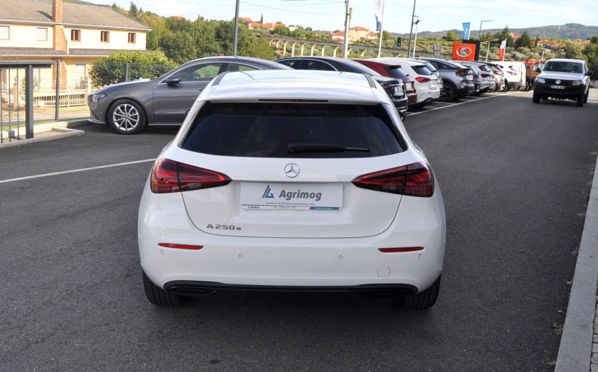 mercedes-benz-classe-a-2023-hibrido-a-gasolina-1331cc