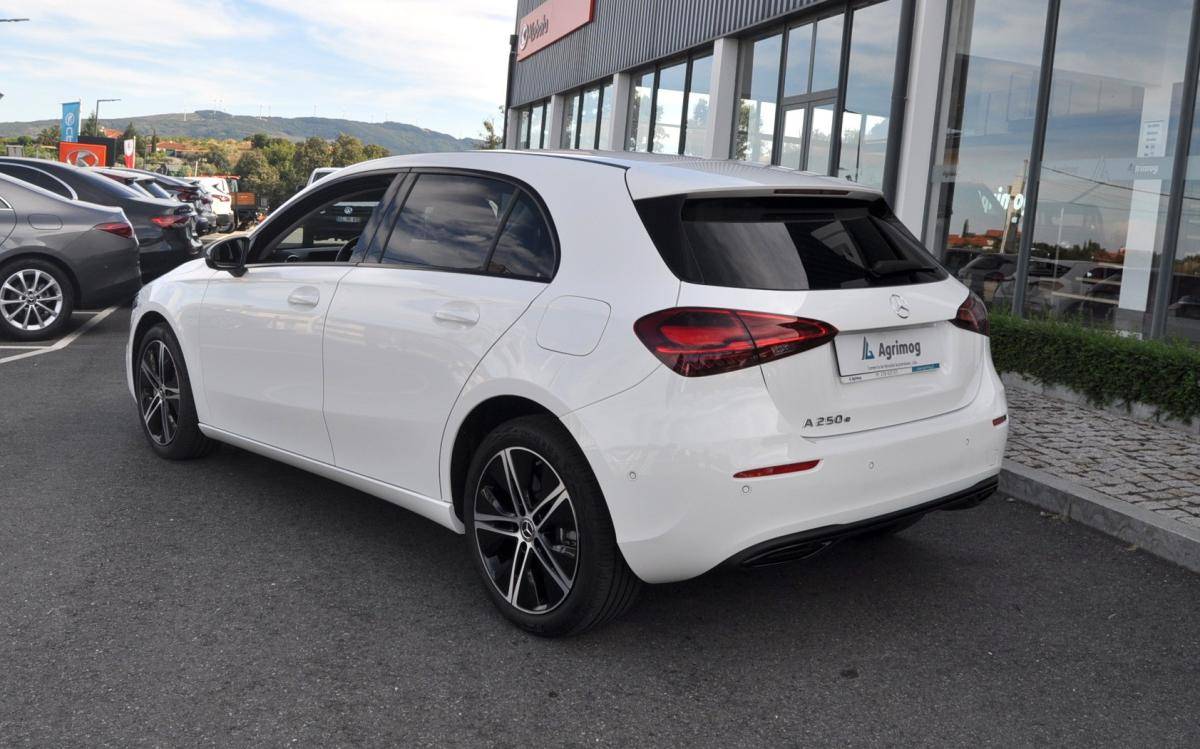 mercedes-benz-classe-a-2023-hibrido-a-gasolina-1331cc