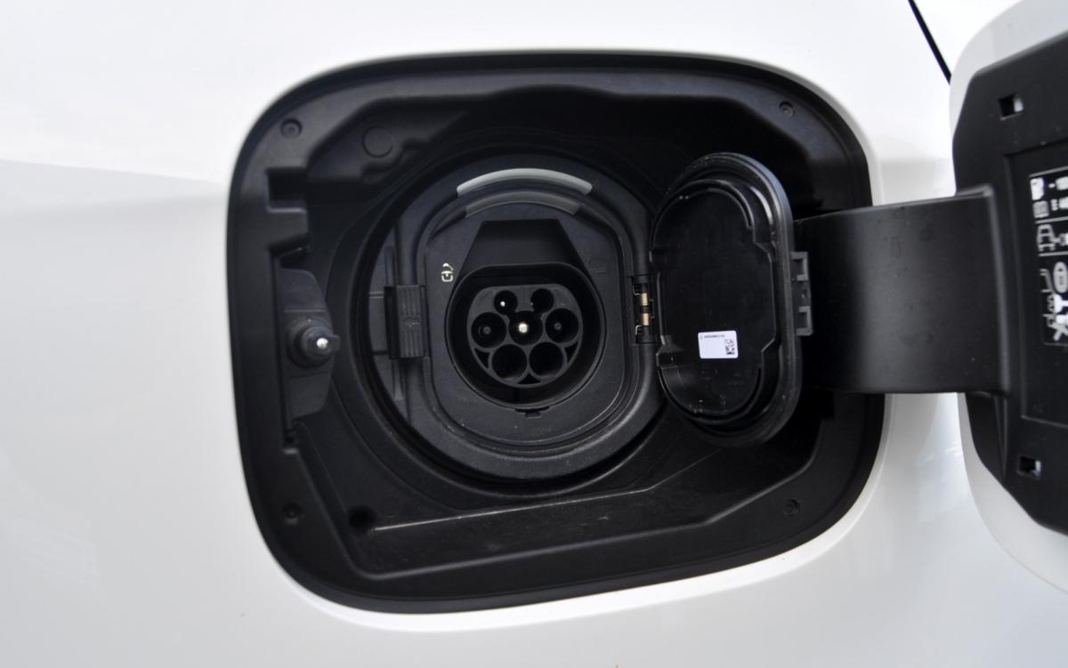 mercedes-benz-classe-a-2023-hibrido-a-gasolina-1331cc