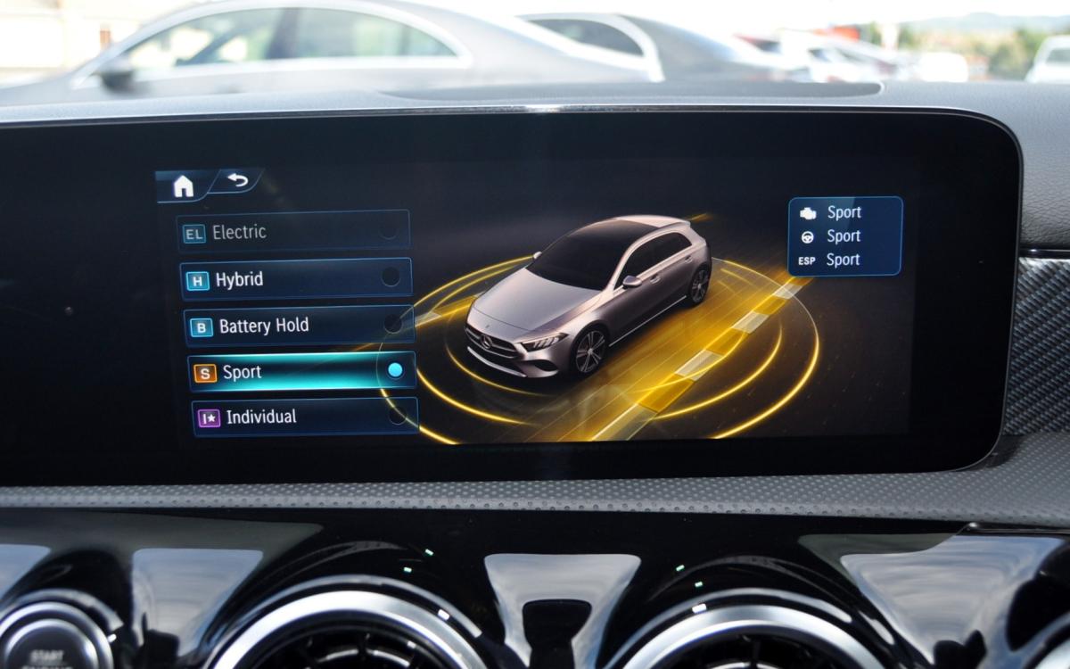 mercedes-benz-classe-a-2023-hibrido-a-gasolina-1331cc