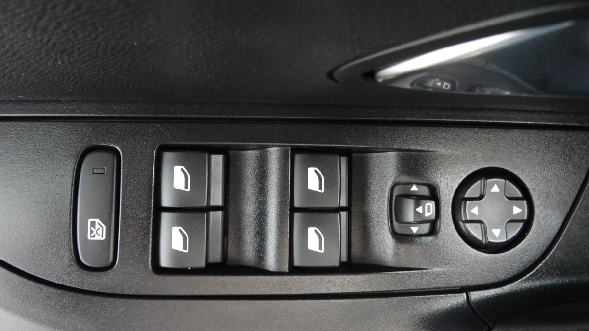 peugeot-2008-2022-diesel-1499cc