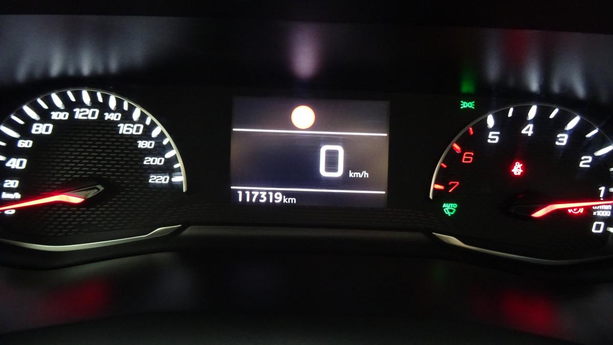 peugeot-2008-2022-diesel-1499cc