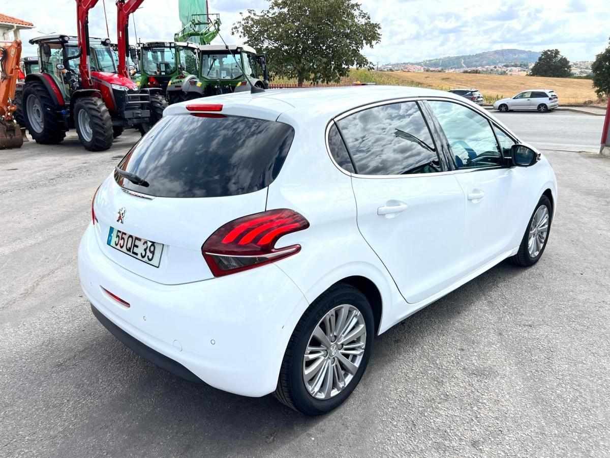 peugeot-208-2015-gasolina-1199cc