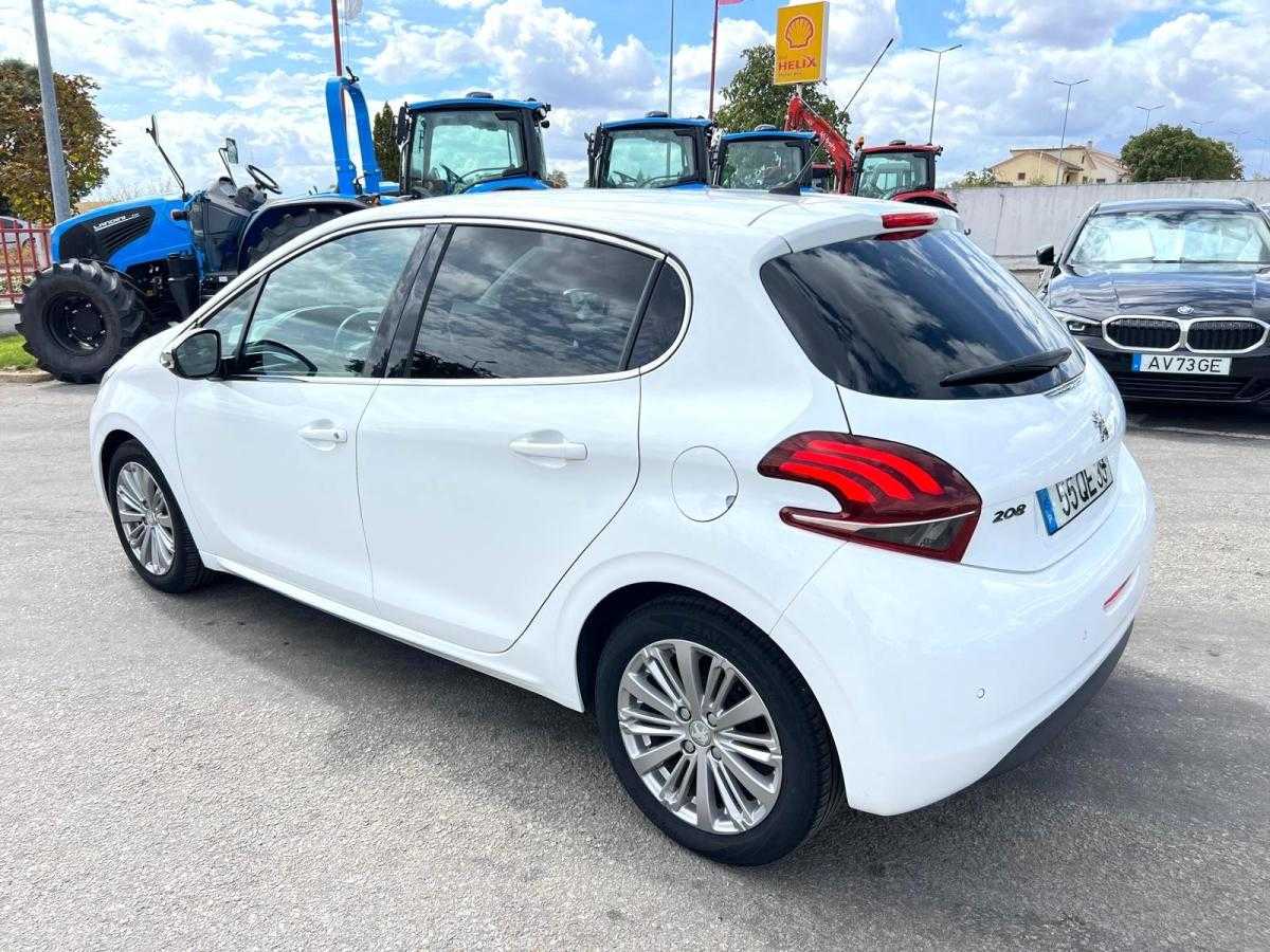 peugeot-208-2015-gasolina-1199cc