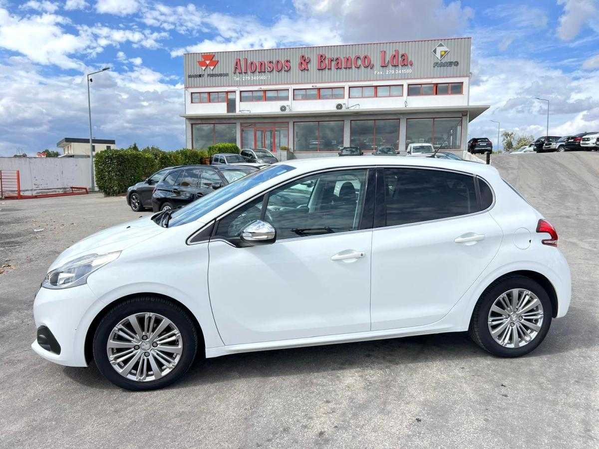 peugeot-208-2015-gasolina-1199cc