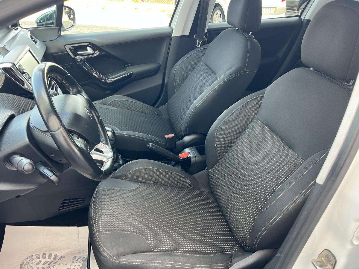 peugeot-208-2015-gasolina-1199cc