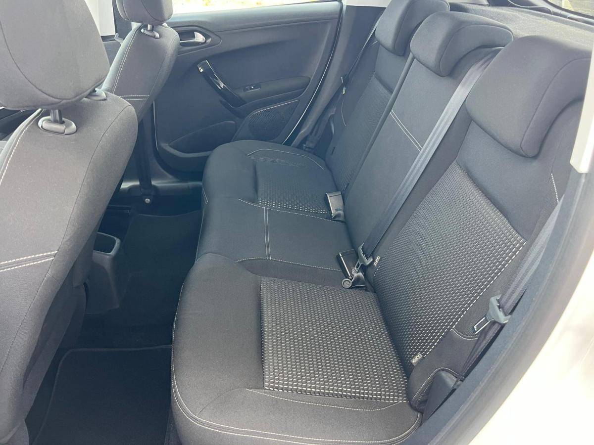 peugeot-208-2015-gasolina-1199cc