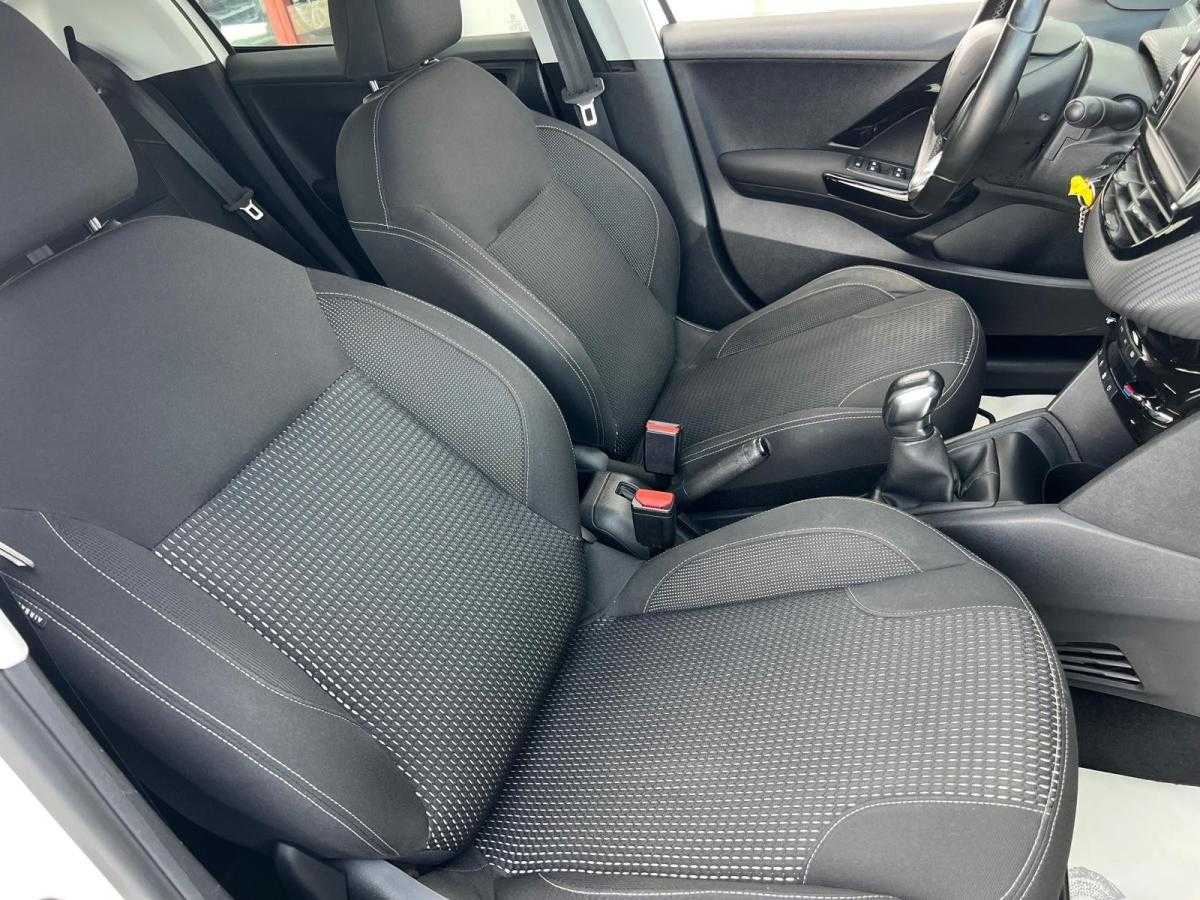 peugeot-208-2015-gasolina-1199cc