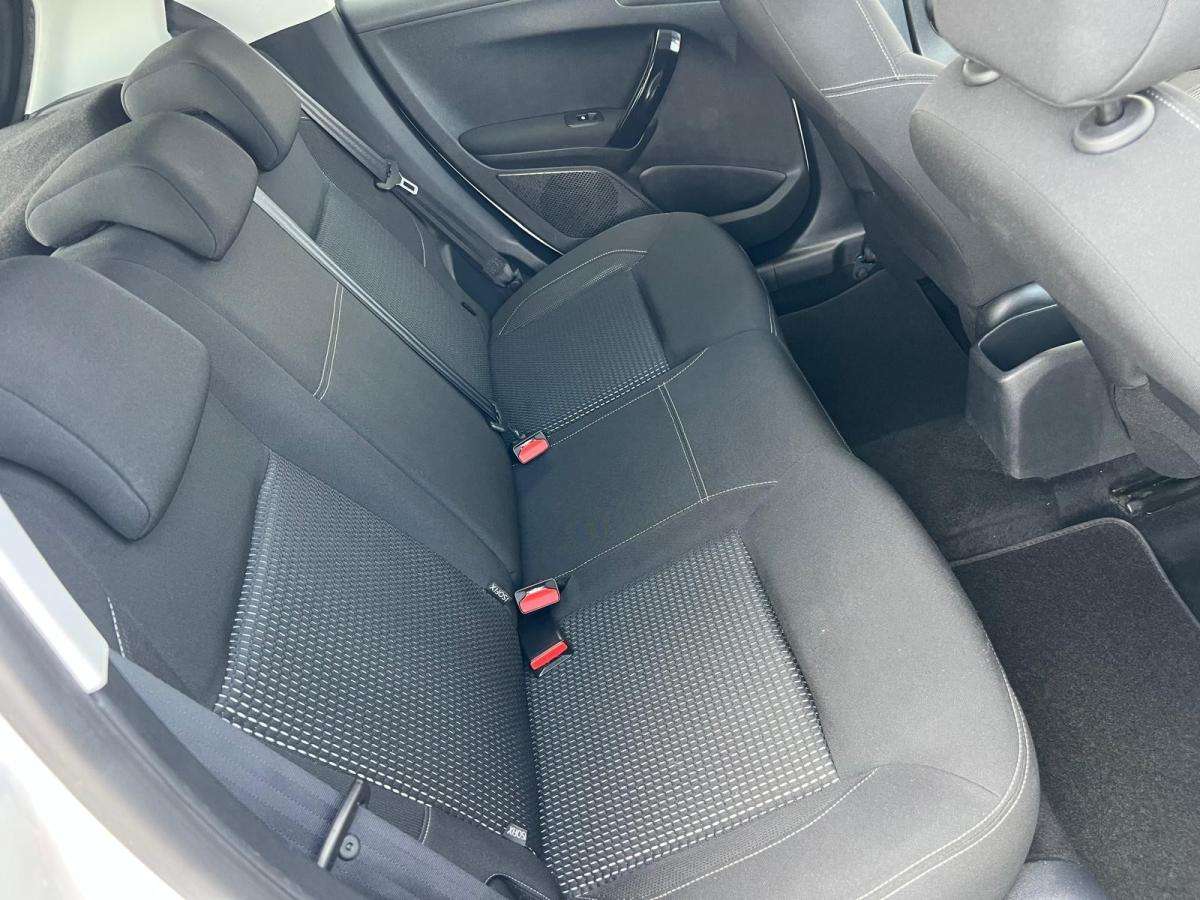 peugeot-208-2015-gasolina-1199cc