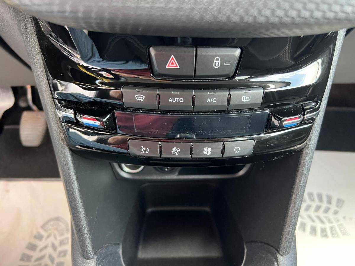 peugeot-208-2015-gasolina-1199cc