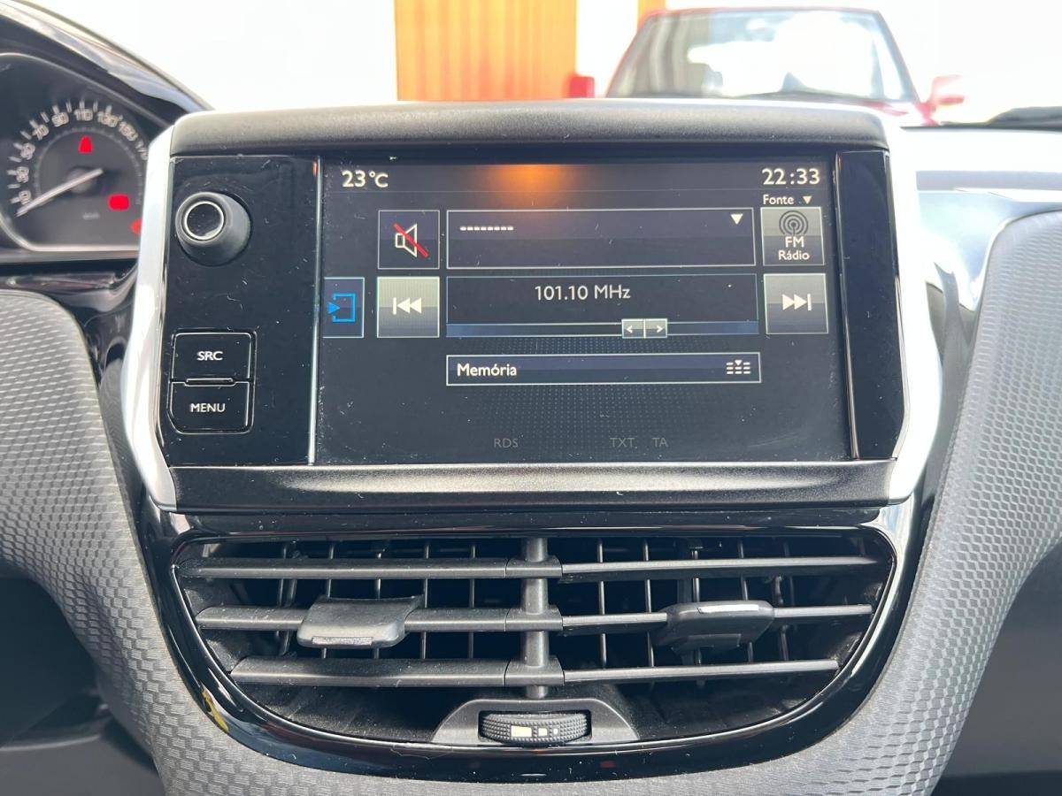 peugeot-208-2015-gasolina-1199cc