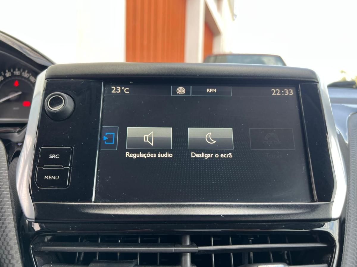 peugeot-208-2015-gasolina-1199cc