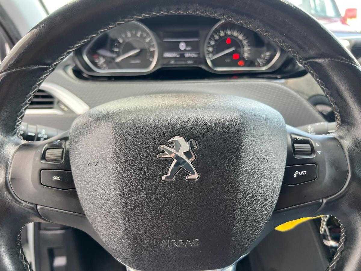 peugeot-208-2015-gasolina-1199cc
