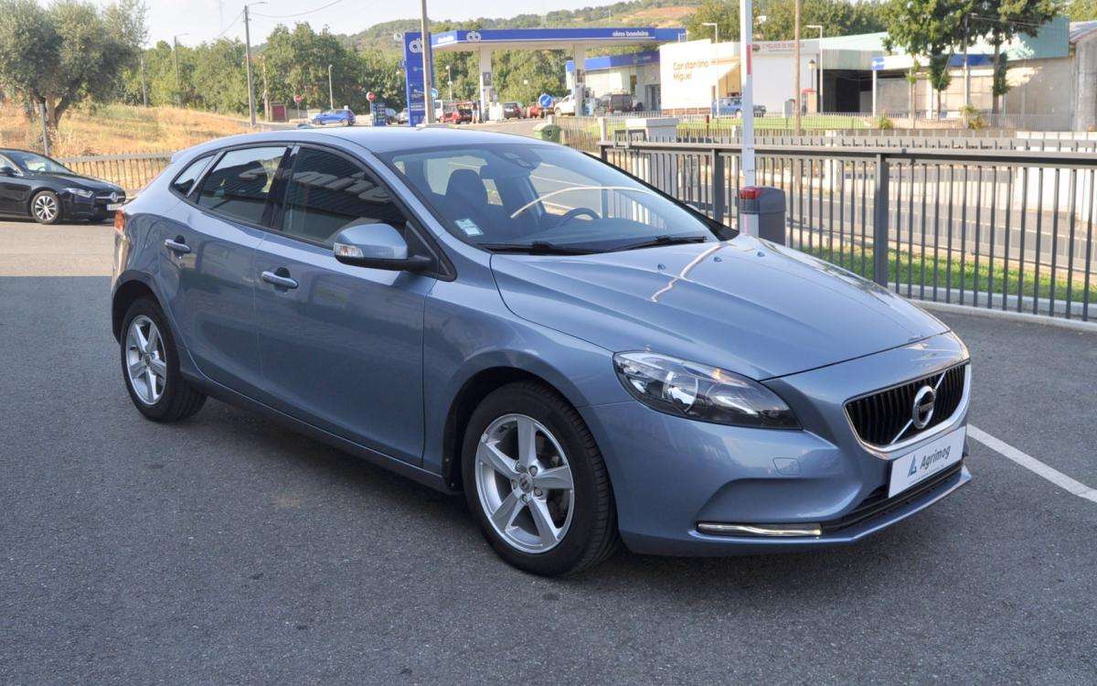 volvo-v40-2018-diesel-1969cc
