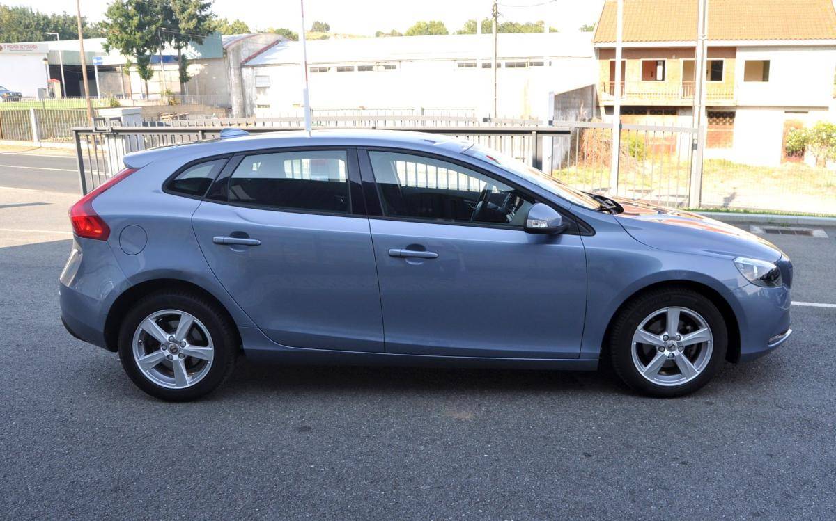 volvo-v40-2018-diesel-1969cc