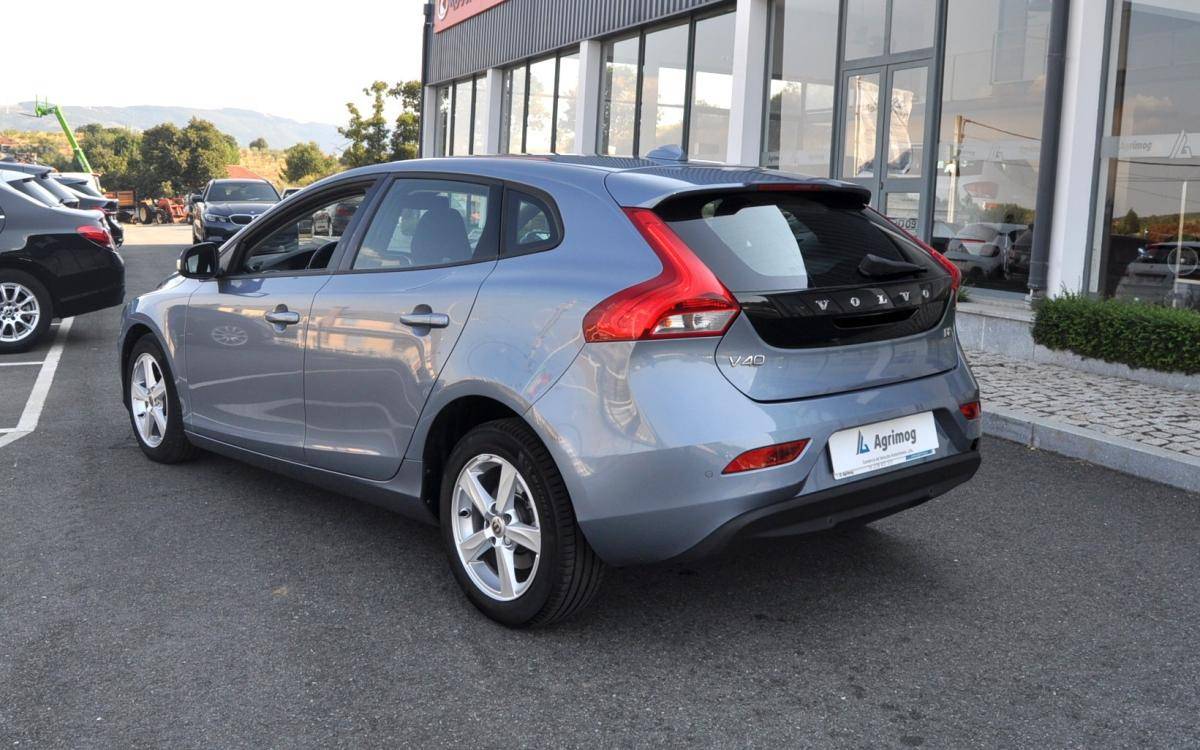 volvo-v40-2018-diesel-1969cc