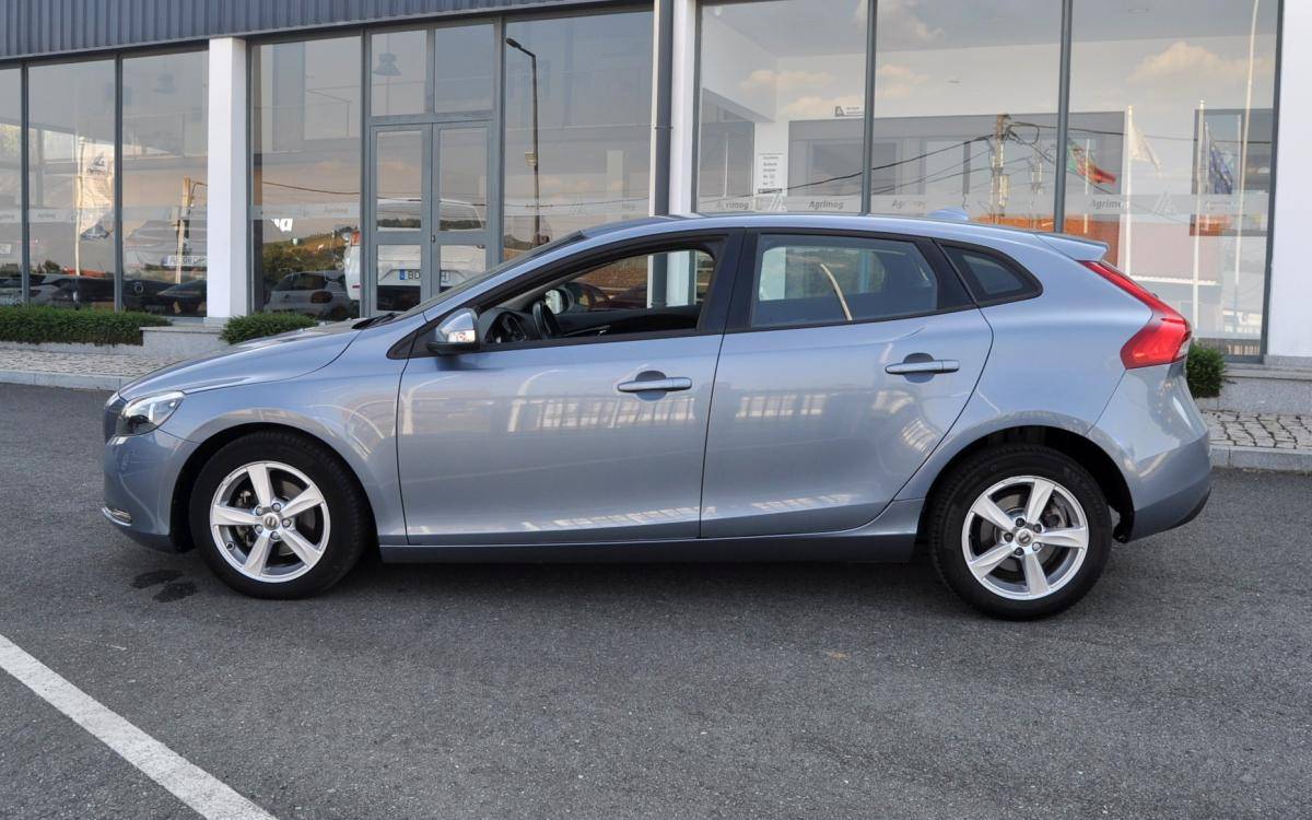 volvo-v40-2018-diesel-1969cc