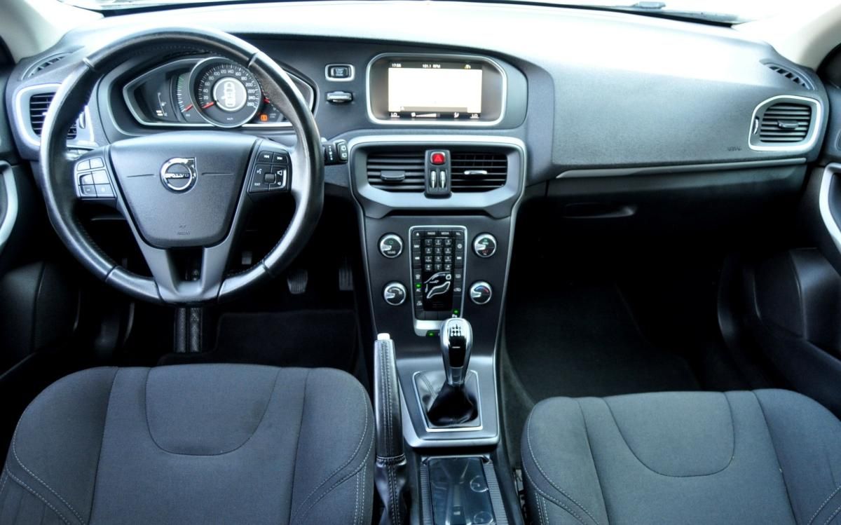 volvo-v40-2018-diesel-1969cc