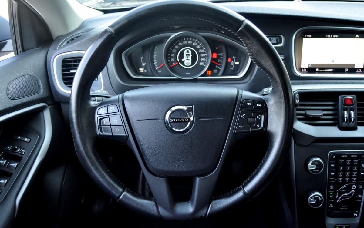volvo-v40-2018-diesel-1969cc