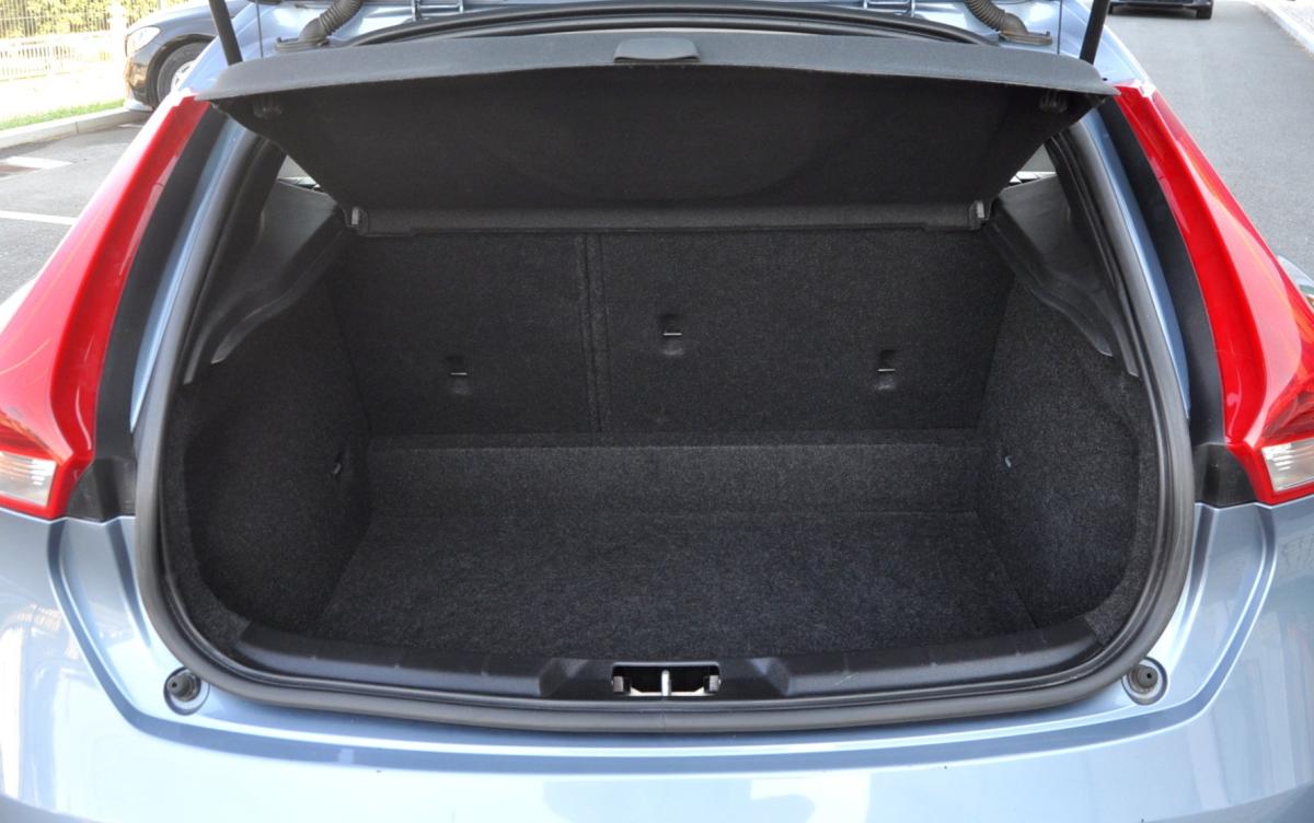volvo-v40-2018-diesel-1969cc