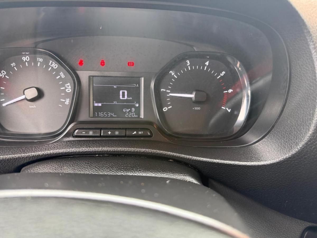 opel-vivaro-2021-diesel-1499cc