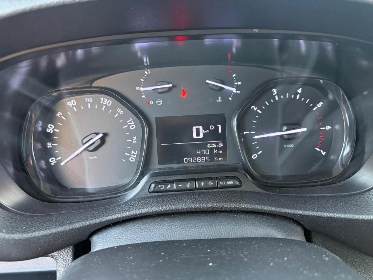 citroen-spacetourer-2023-diesel-1997cc