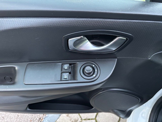 renault-clio-sport-tourer-2015-diesel-1461cc