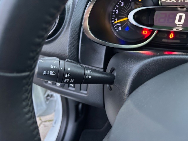 renault-clio-sport-tourer-2015-diesel-1461cc